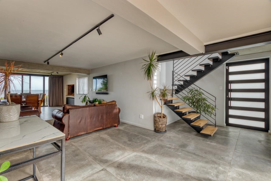 5 Bedroom Property for Sale in Sandbaai Western Cape